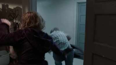 - [screams]
[glass clinks] - Good Girls