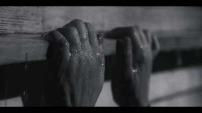 (screams)
Help me! Please! - Haunting of the Queen Mary