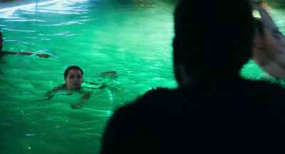 (screams playfully) - Deep Water