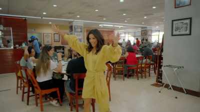 [screams] - Eva Longoria: Searching for Mexico