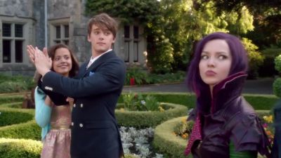                  (screams) - Descendants
