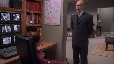 Screams What are you doing here - "The Wonderful World of Disney" Home Alone 4: Taking Back the House