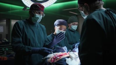 Screw's stuck. - The Good Doctor