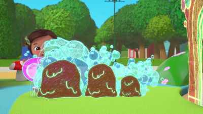 Scrub-a-dub, bubble-dub! [chuckles] - CoComelon Lane