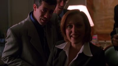 - Scully?
- Oh, hey. - The X-Files