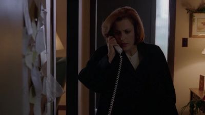 - Scully residence.
- (woman) Dana? - The X-Files