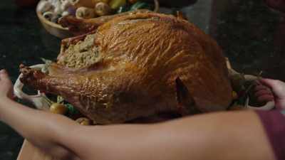 'Scuse me, everybody.
(Clinks glass) - Turkey Drop