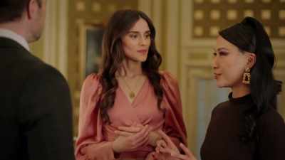 - Scuze, vă cunoaşteți?
- E o poveste lungă. - Lease on Love
