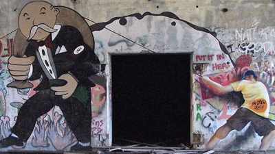 Se supone que el arte debe ser crítico, - Blurred Lines: Inside the Art World