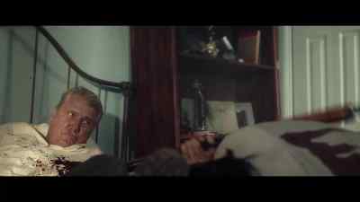 Se tiene que ir. - Wanted Man