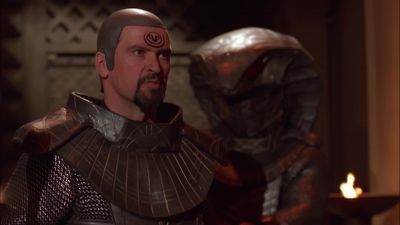 Seal off the palace.
No one comes or goes! - Stargate SG-1