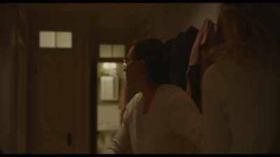 [Sean] I'll take it out.
Let's just get you in the bathroom, yeah? - Pieces of a Woman