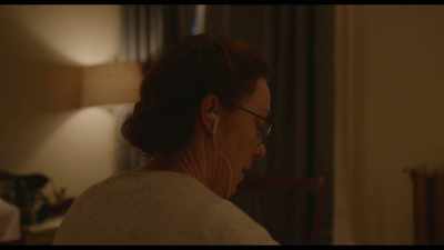 -[Sean] Rest, honey.
-[Martha] I just wanna… - Pieces of a Woman