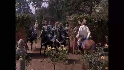 Search the garden, men. - Scaramouche