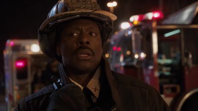 Second floor's all clear. - Chicago Fire