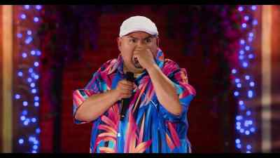 Second show, ten o'clock.
I took the stage. Ooh, it was different. - Gabriel Iglesias: Legend of Fluffy