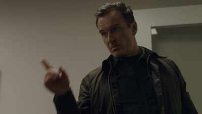 - Second team south side.
Let's go. - FBI: Most Wanted