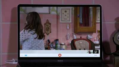 Second tip, do not look directly
at what you're doing. - Fuller House