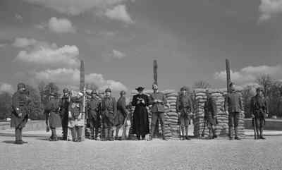 Secure prisoners! - Paths of Glory