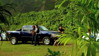 Secure the perimeter.
We're going in. - Hawaii Five-0