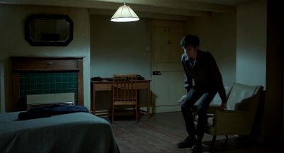Security even approve
you to carry that thing? - Miss Peregrine's Home for Peculiar Children