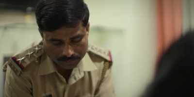 See if any of the vendors recognize him. - Crime Stories: India Detectives