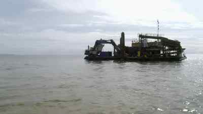 See how close everybody is. - Bering Sea Gold
