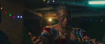 See my Igbo grandchildren! Come here! - A Danfo Christmas