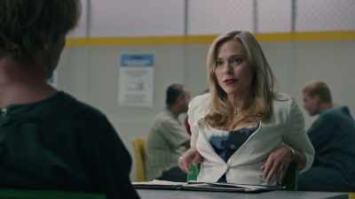 See if I'll fold.
- Oh, come on. - Informer 3838