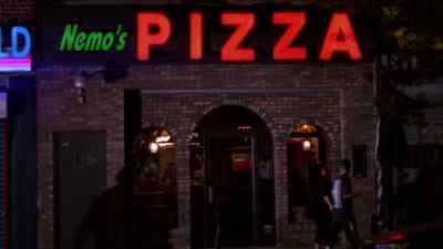 - See, it's a nice place,
right? - Everybody Loves Raymond