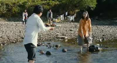 See? Look how clear it is - Survival Family