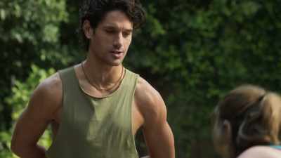 See? That's my girl.
- JUSTINE: [laughs] - Psycho Yoga Instructor