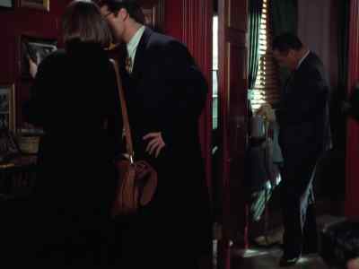 See, that's him. - Lois & Clark: The New Adventures of Superman