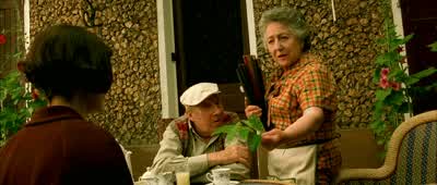 - See what he's done to my laurel?- What? - Amélie