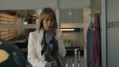 - See you. Back at three.
- What is bugging you today? - The Split
