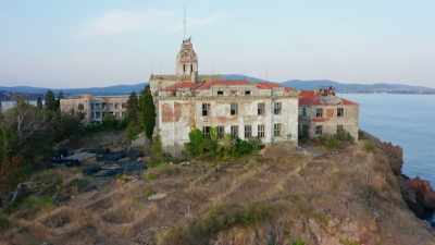 [Selwood]
Which was notably
unusual at the time, - Mysteries of the Abandoned