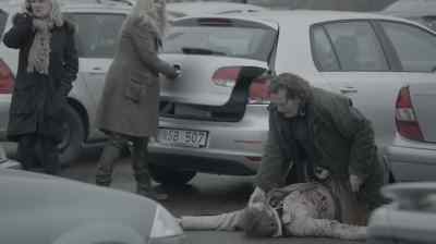 - Send an ambulance.
- He's alive. Take him to the car. - The Bridge