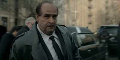 - Send her back! Send her back!
- Hang the Hangman! - The Penguin