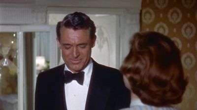 Sending a rose to the table - Indiscreet