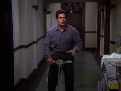 Señor, please.
This floor is still not dry. - Mission: Impossible