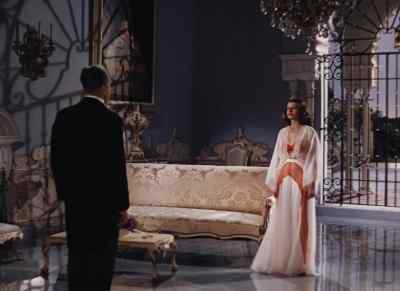 Senora Gallardo to see you. - Blood and Sand