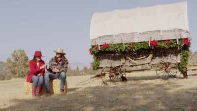 [sentimental guitar music] - Mistletoe in Montana