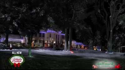 (sentimental music) - Christmas at Graceland: Home for the Holidays