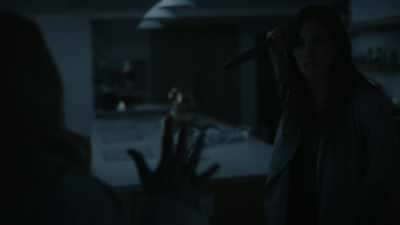 Serena, wake up.
It's okay. - A Deadly Threat to My Family