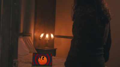 (serene music continues)
(singer vocalizing continues) - Amor Emanuelle