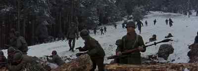 Sergeant, you're the anchorman here.
Nobody moves without orders. - Battle of the Bulge