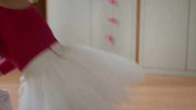 Seriously, grab your pointes.
We need to train for those exams
until we drop. - Find Me in Paris