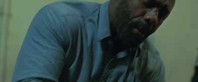 - Seriously, mate. Stay still, all right?
- DCI Luther. - Luther: The Fallen Sun