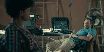 - Seriously, what is your problem?
- She's just a kid. - The Mosquito Coast