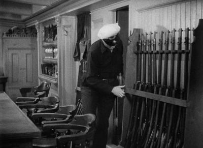 Serve out the rifles - King Kong